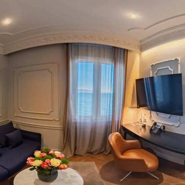 Junior Suite Sea View at Hotel Ambasador