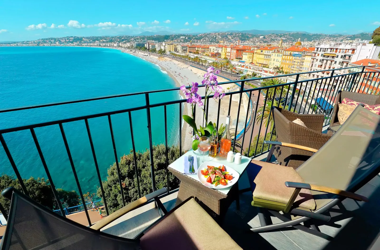 Sea-view balcony of Suite Baie des Anges at Hôtel La Pérouse