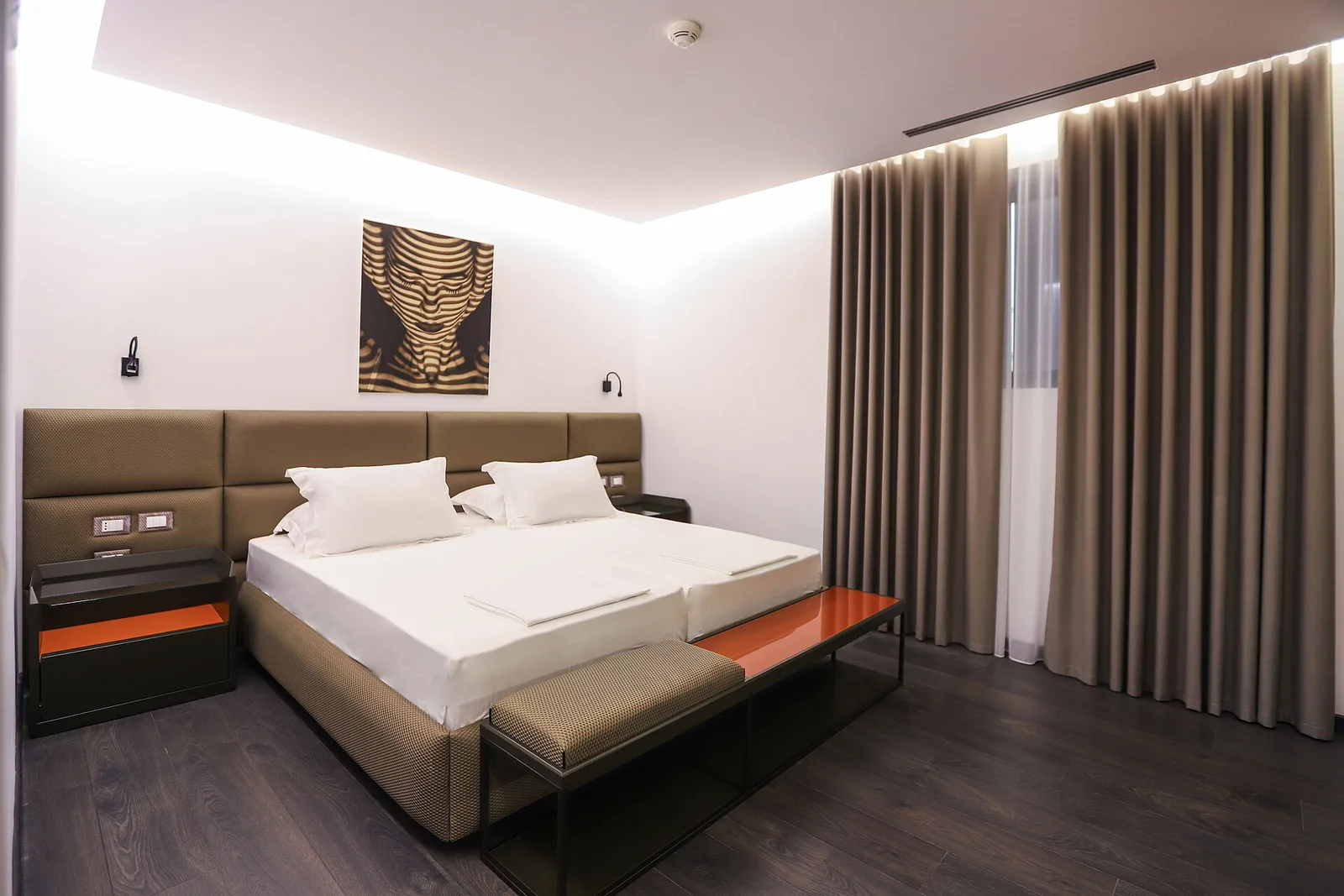 Double bedroom in the Standard Family Junior Suite at Maritim Marina Bay
