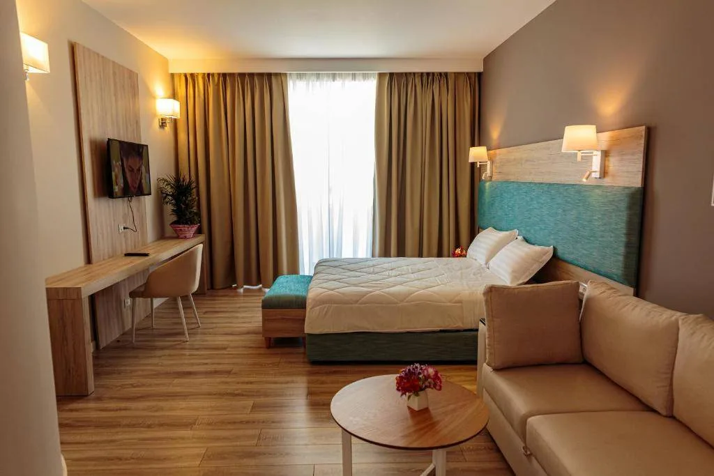 Open sleeping and sitting area in a Suite at Regina Blu Hotel